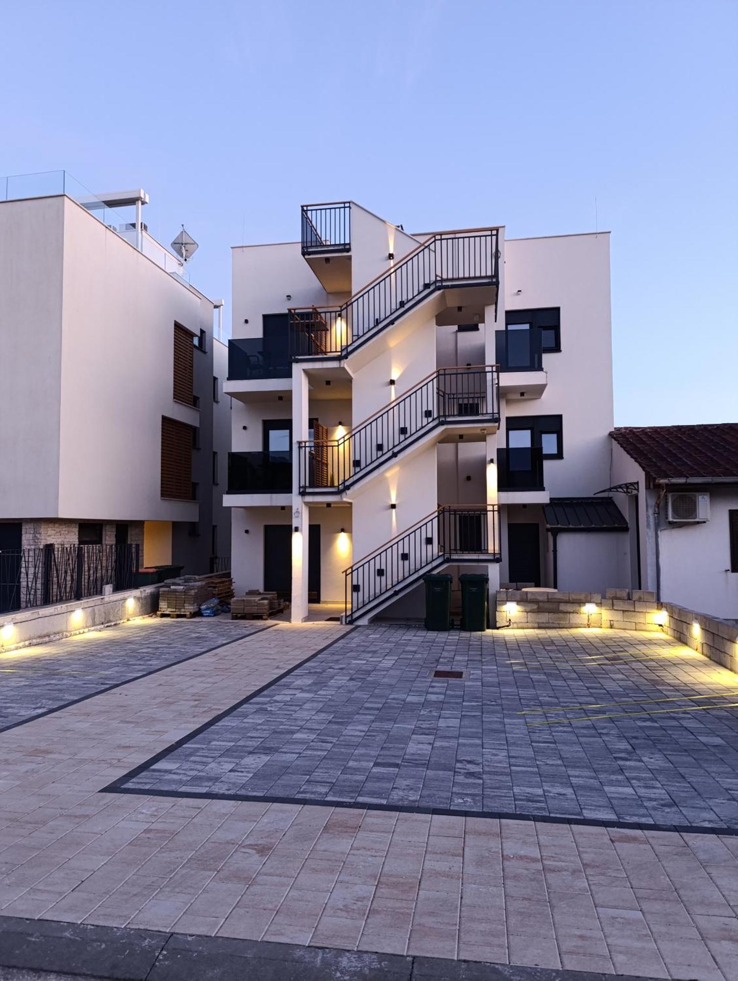 M&M Luxury Apartments Petrcane Exterior photo